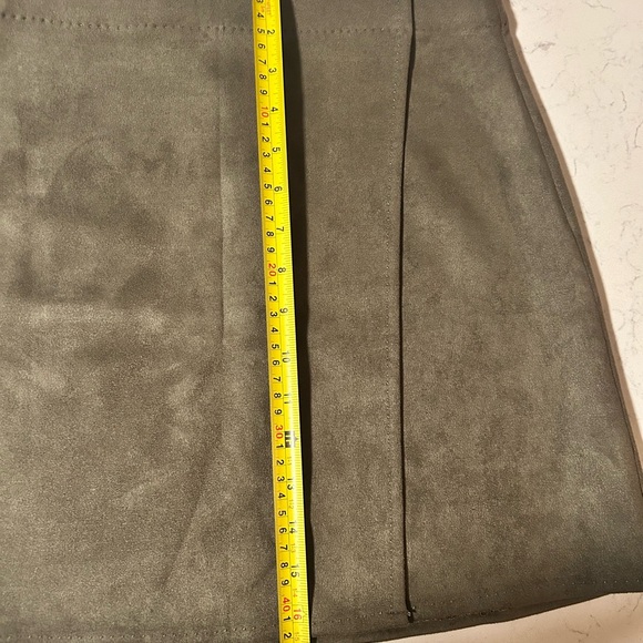 Max Studio London 26”W Faux Suede Wrap Mini Skirt Army Green - Picture 13 of 15